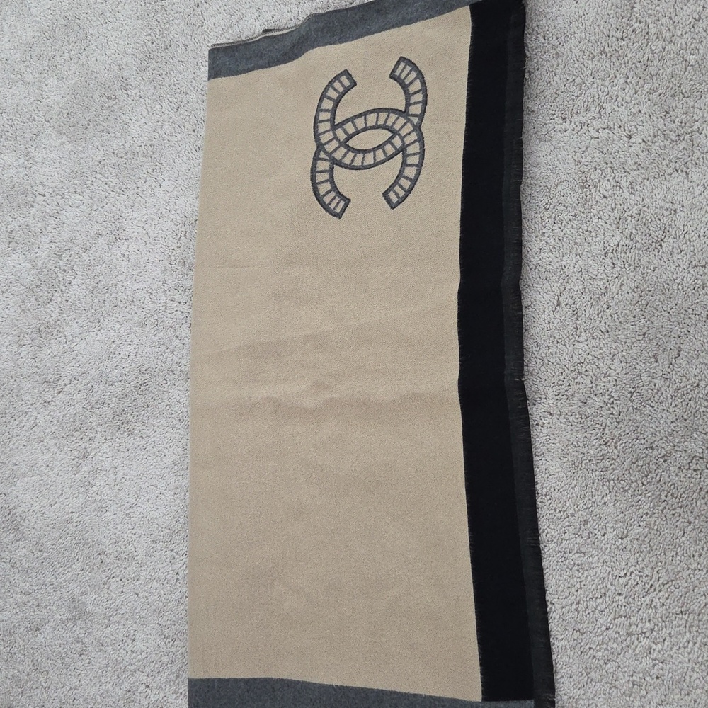 Chanel Authentic Cashmere Colorblock Large Scarf - Picture 10 of 12
